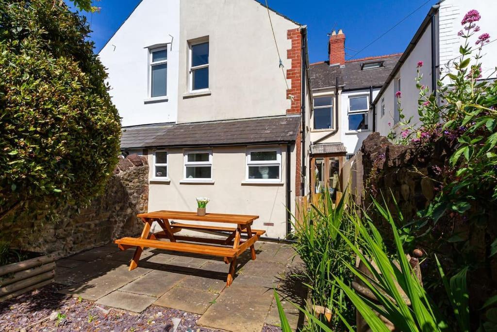Beautiful Townhouse, Great Location - Pet Friendly